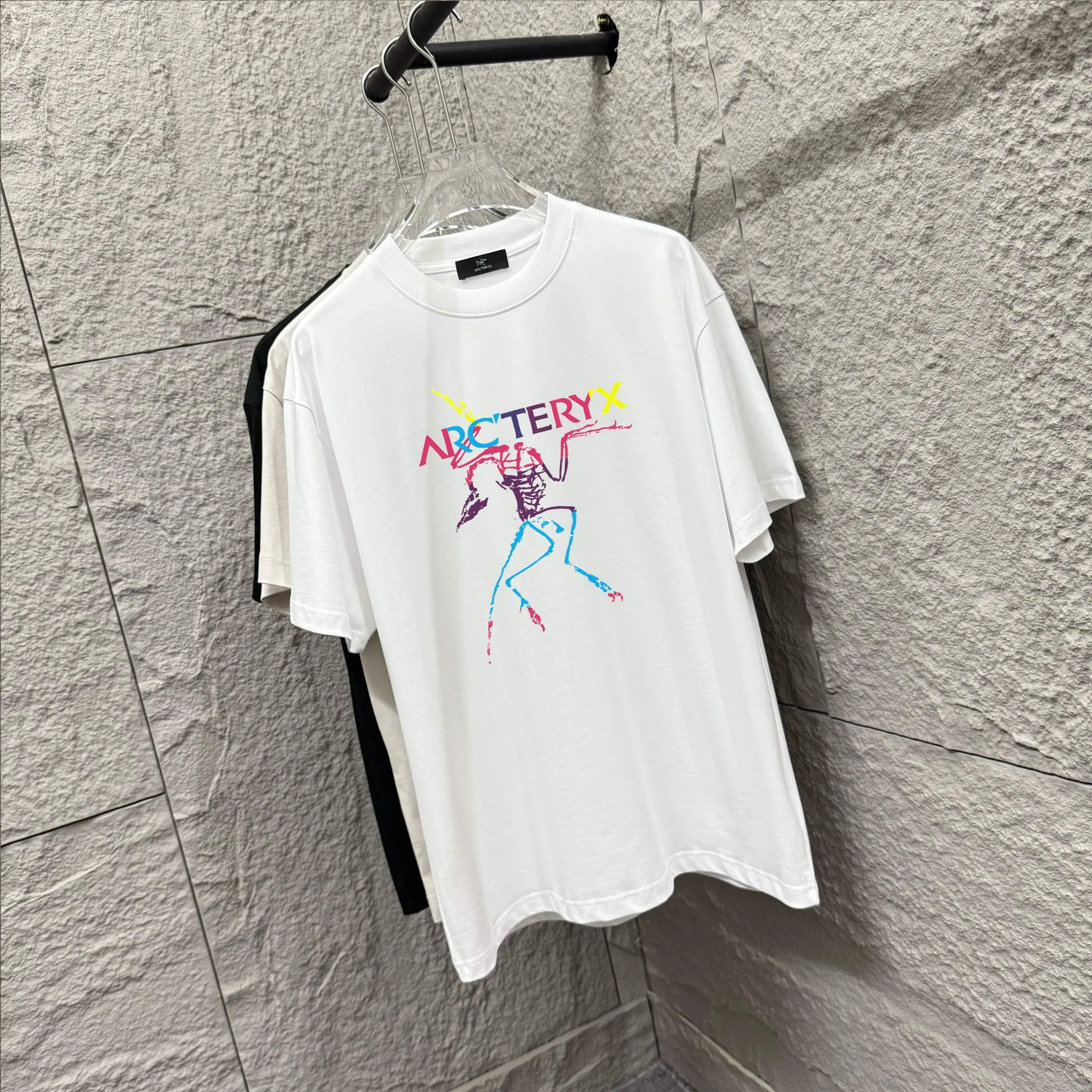 ARC'TERYX* *2025 New Arrival Classic logo T Same Style Size： S （90-130 ） M （120-150 ） L （140-165 ） XL （160-180 ） XXL （180 ） ：Black White